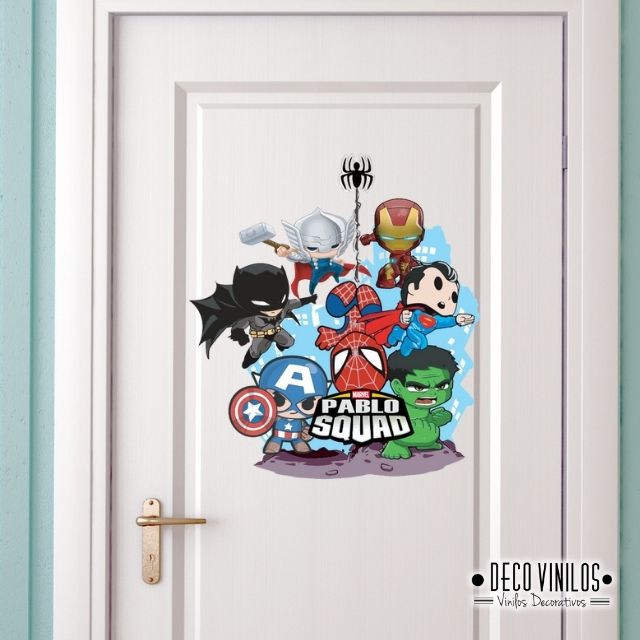 👉Decorá la puerta del cuarto de los chicos con este fantástico vinilo decorativo de superheroes con nombre 🦸‍♀️